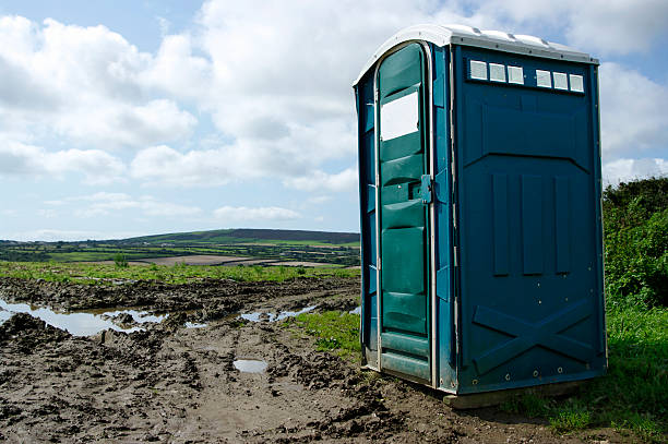 Best Deluxe Portable Toilet Rental  in Courtland, VA